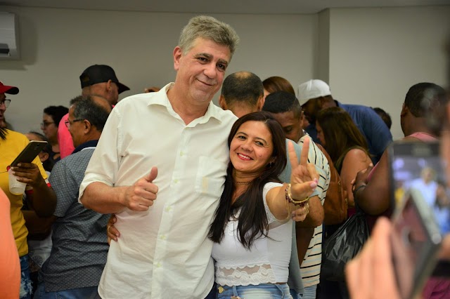 Marinaldo Rosendo reúne grupo político ao lado de lideranças, empresários e vereadores 