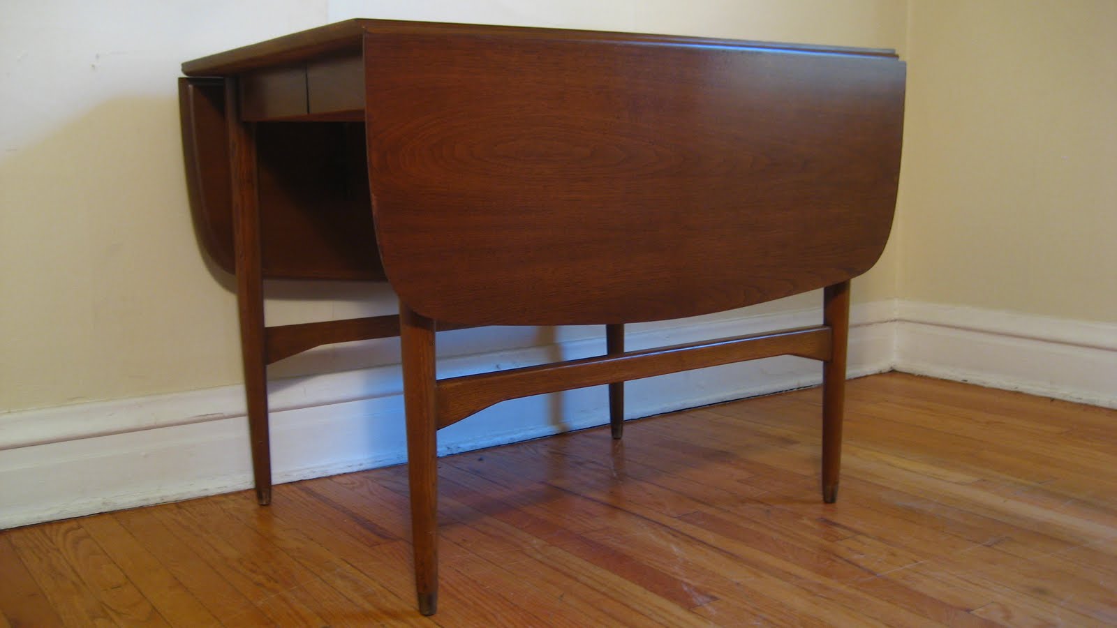 flatout design: Drop Leaf Dining Table