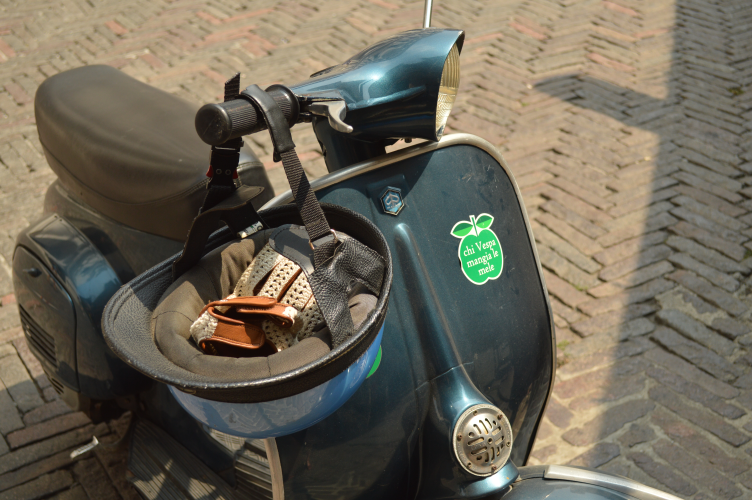 vespas in europe, vespa photos, vespa Italy, georgiana quaint