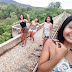 Três garotas caem de ponte de 10 metros ao tirar selfie