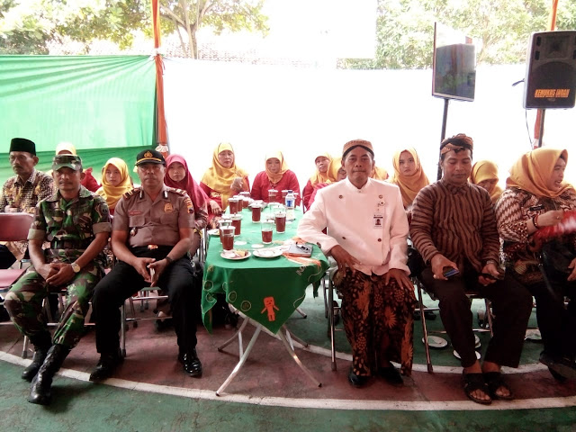 Bati Tuud Hadiri Pelepasan Siswa SMA N I Sumberlawang Bati Tuud Hadiri Pelepasan Siswa SMA N I Sumberlawang