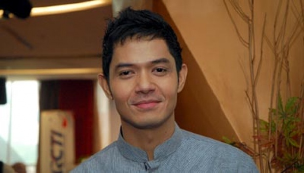 Profil dan Biodata Dude Harlino - Biodata Artis Terbaru Terlengkap