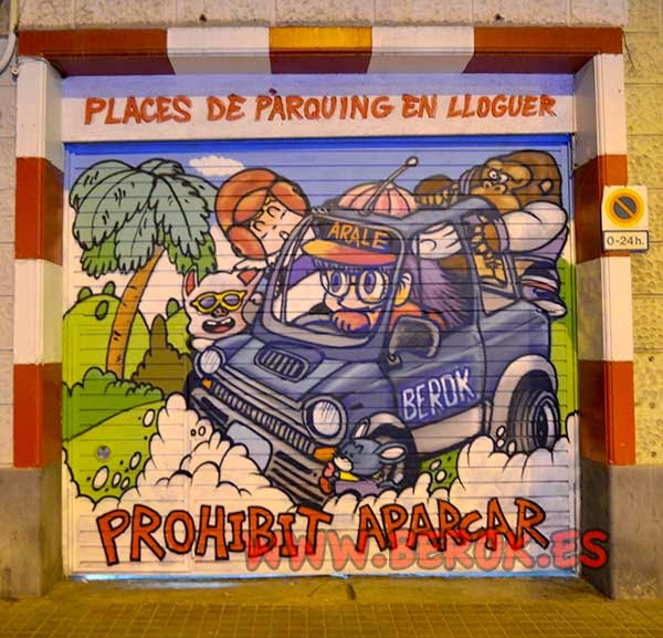 Decoración graffiti persiana de Dr Slump con Arale, Ulong, Donkey Kong y Gatchan