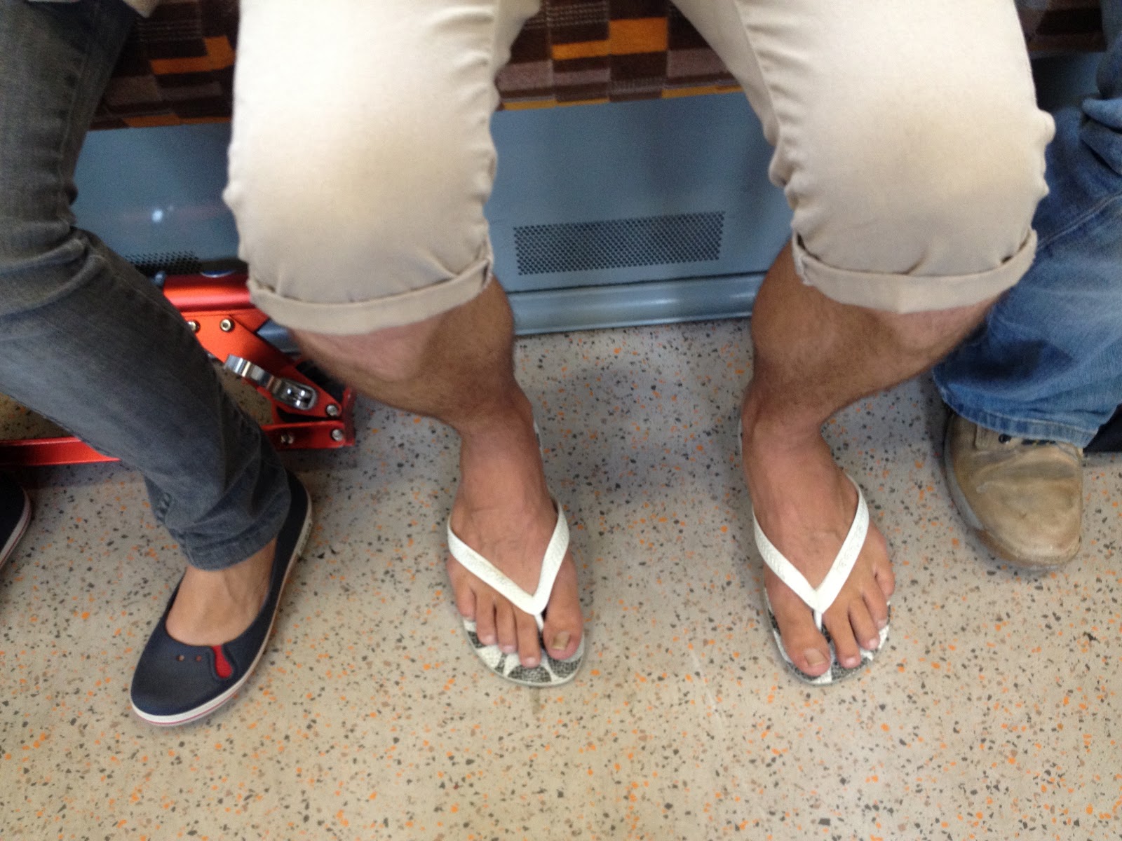 Candid Guys Shoes Guy On Tube In Flip Flops