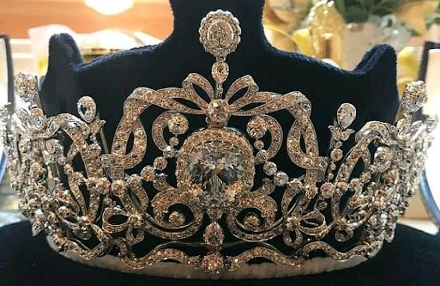 aquamarine tiara pahang malaysia queen tengku ampuan azizah