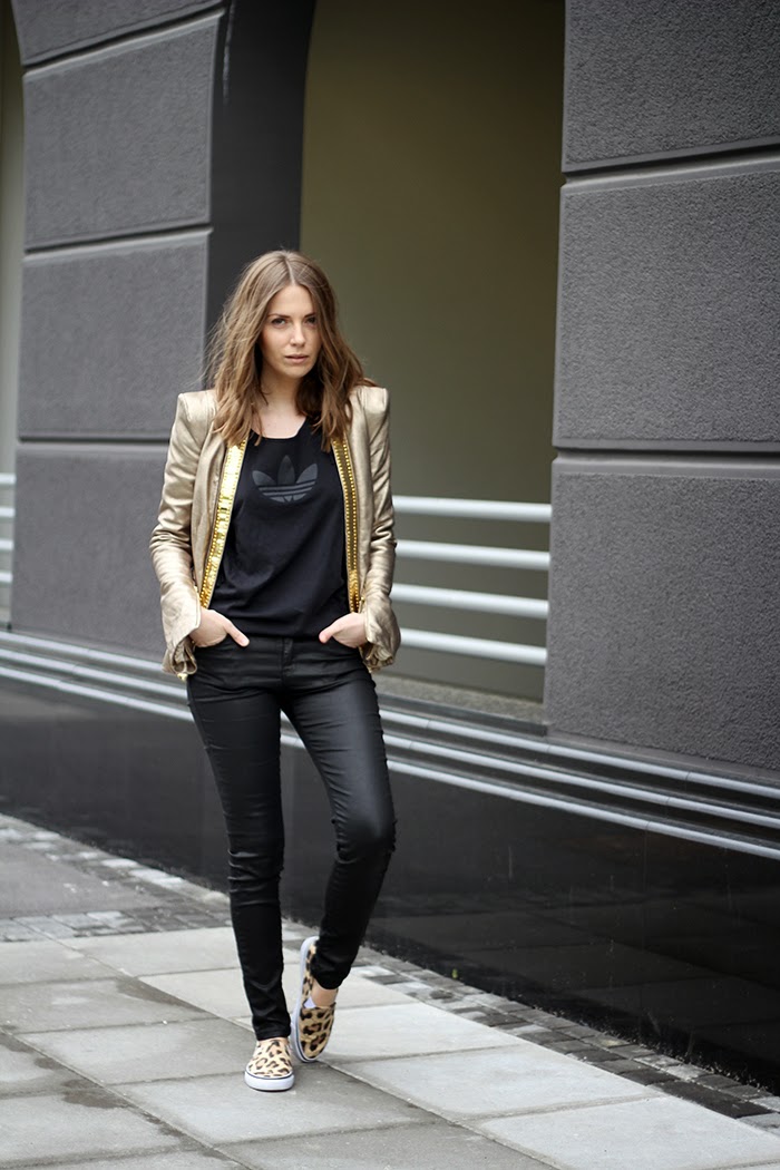 Fashion and style: Gold leather jacket