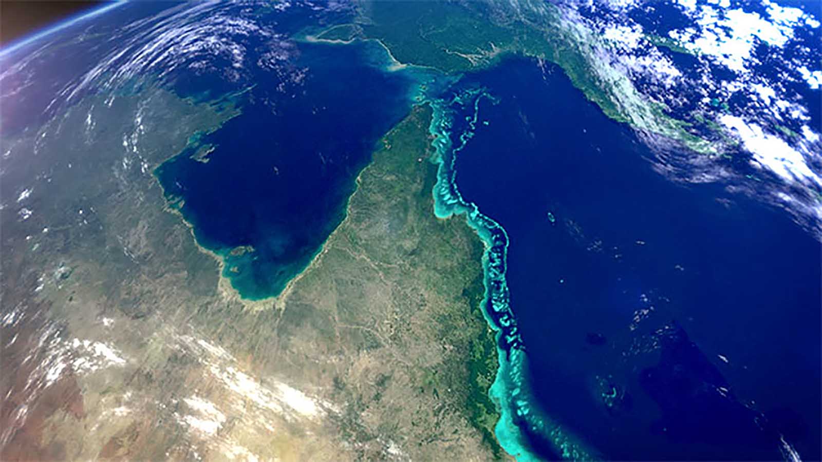 Второй крупнейший океан. Большой Барьерный риф Австралия из космоса. Большой Барьерный риф со спутника. Большой Барьерный риф в Австралии со спутника. Большой Барьерный риф вид со спутника.