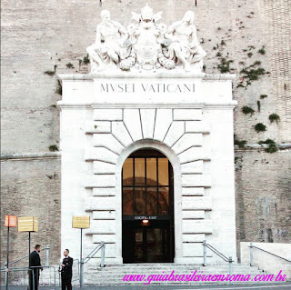 A antiga entrada dos Museus Vaticanos - entrando antes da abertura dos Museus!