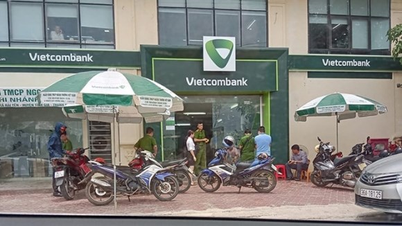Cướp ngân hàng, bảo vệ Vietcombank bị bắn trọng thương