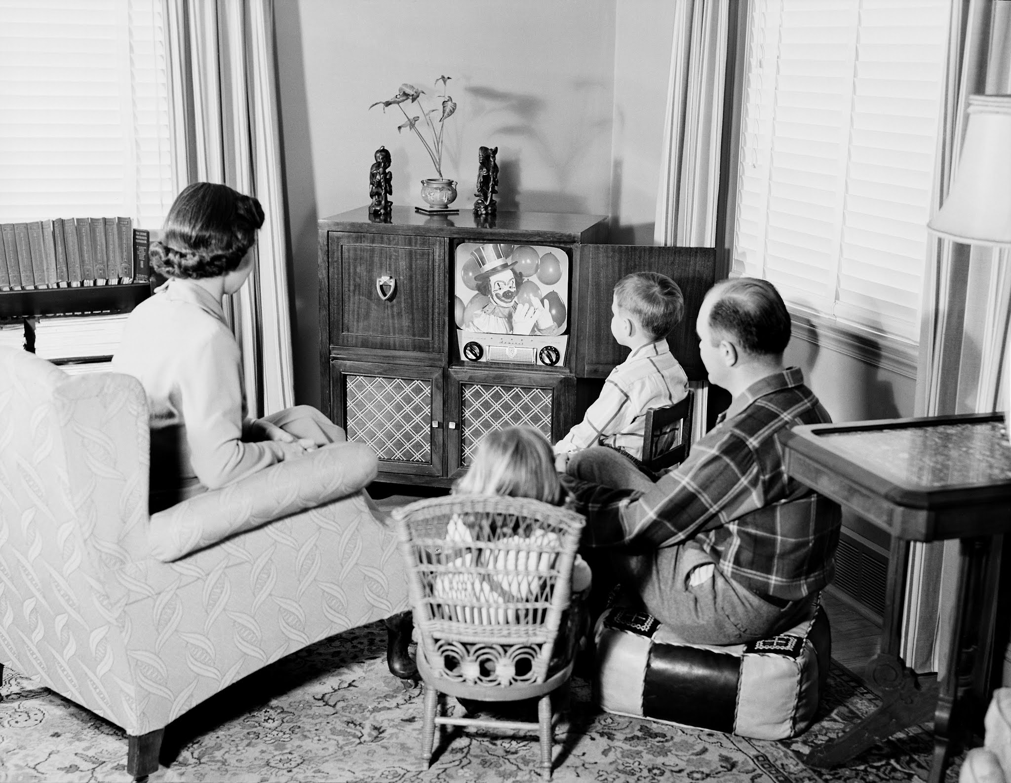 Телевизор 30 годов. Телевидение в 50-е годы. Быт шестидесятых годов. Телевидение США 1950. Телевидение в СССР В 60-Е годы.