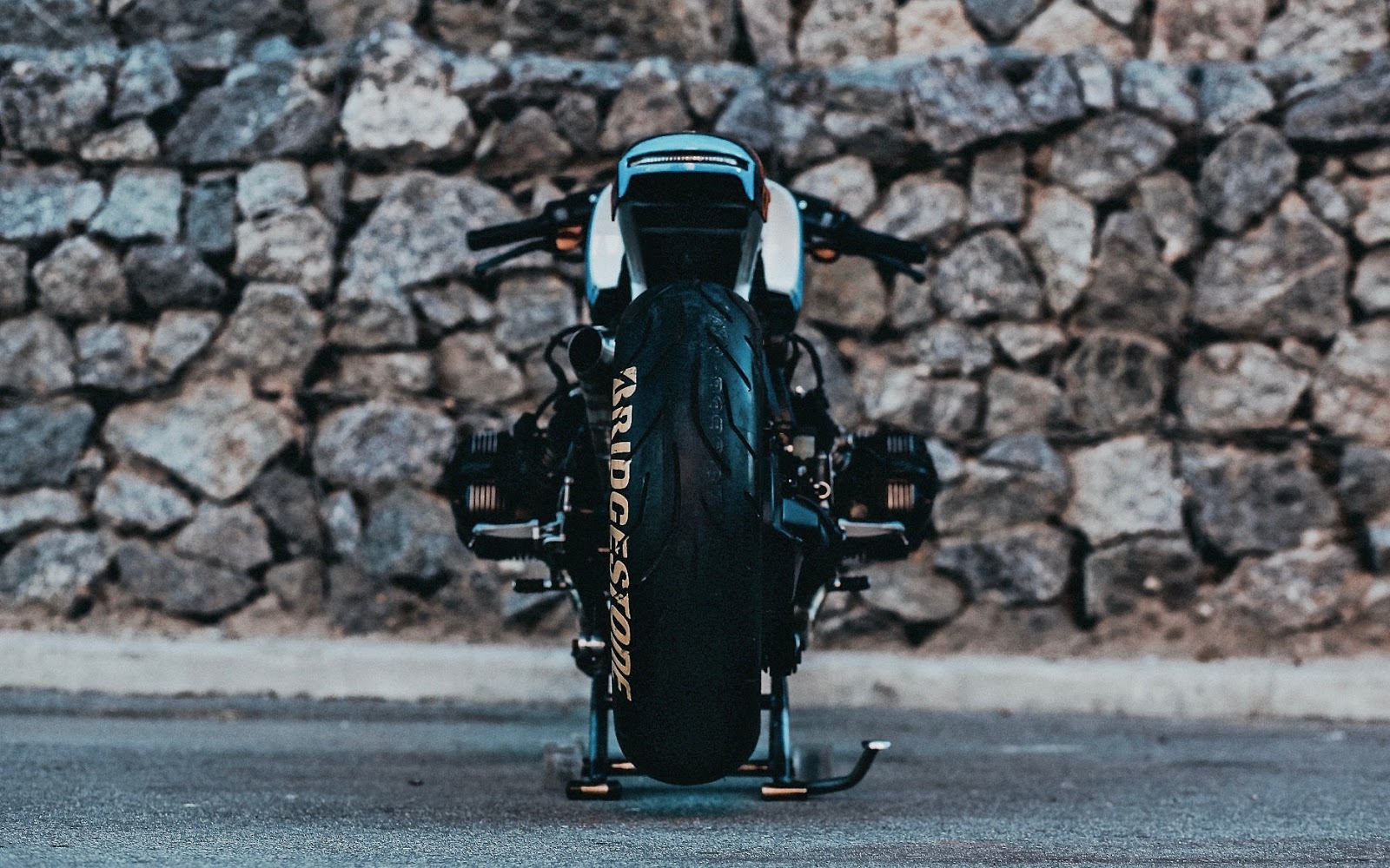 Lucky Bull 77 - Inazuma café racer