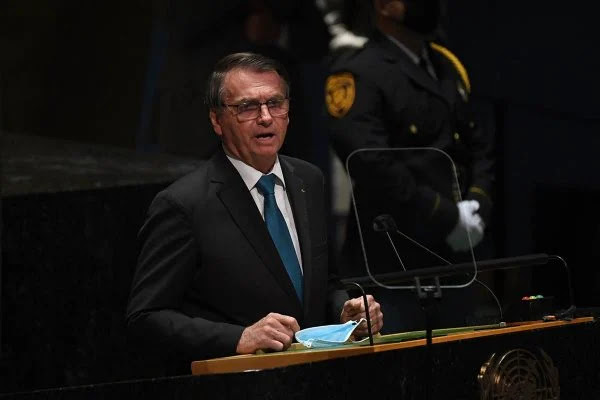 Bolsonaro anuncia salário mínimo de R$ 1.212,00 para 2022; amanhã entra em vigor