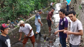 Sukseskan Program Zero Waste, Pemerintah Desa Turun Bersihkan Sungai Mantang Sukseskan Program Zero Waste, Pemerintah Desa Turun Bersihkan Sungai Mantang