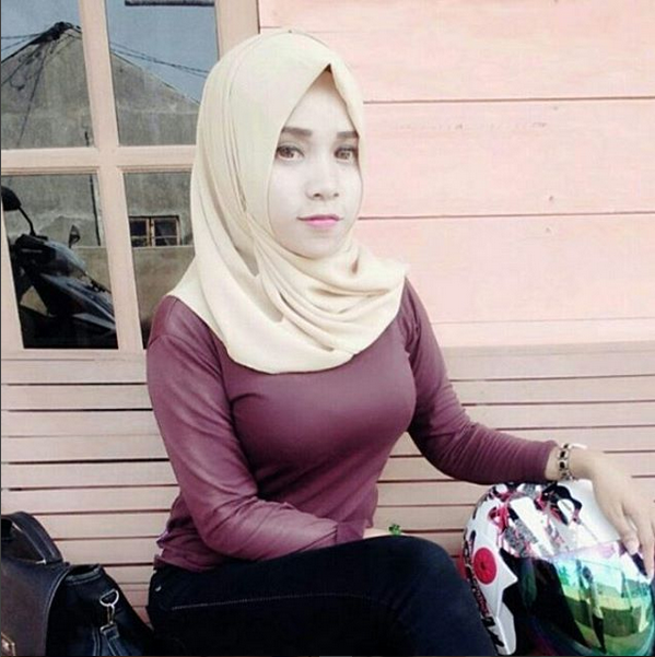 Ngentot Dengan Wanita Berjilbab Yang Selama Ini Kuhormati