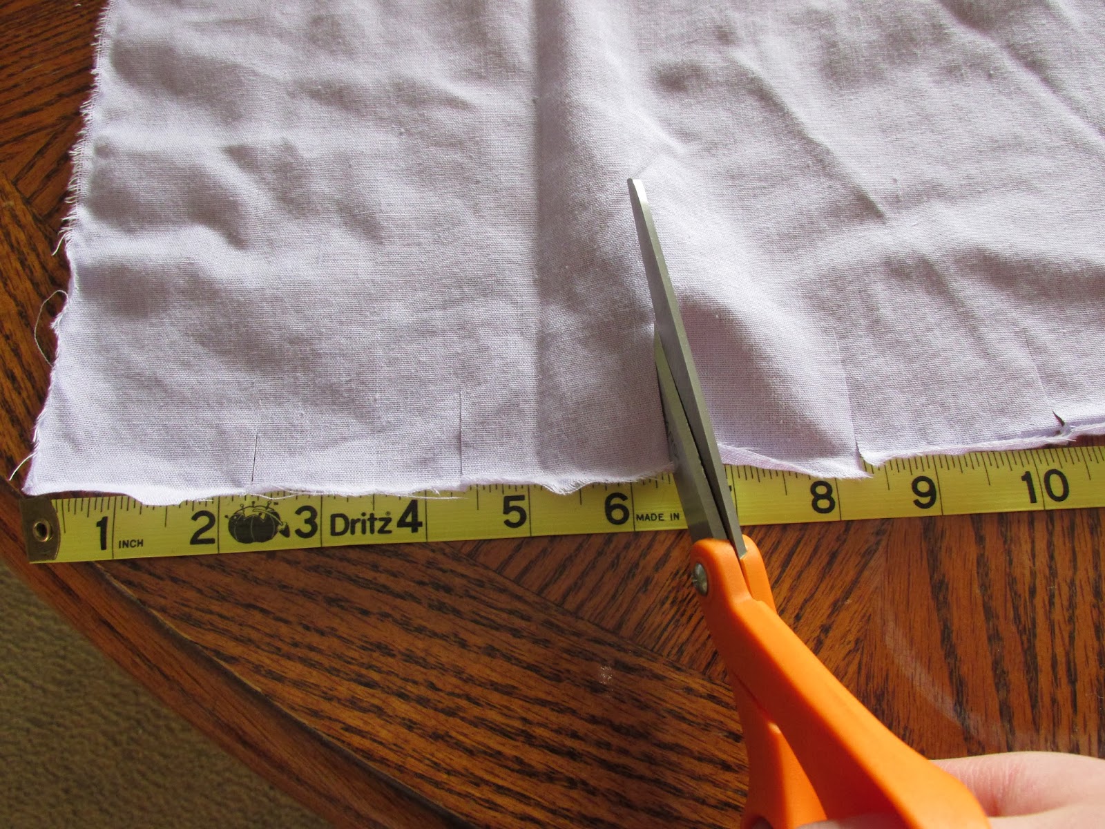 The Primitive Roost..LLC.. How to tear fabric strips for using in