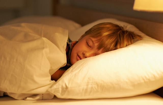 Bahaya Tidur dengan Lampu Menyala