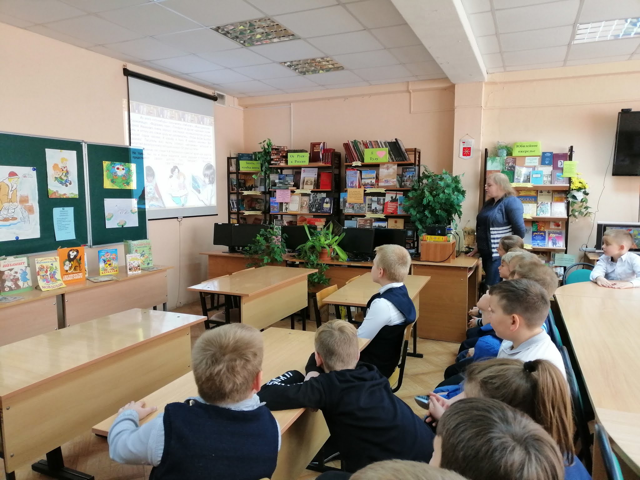 проф. тульские школьные библиотеки. тульские школьные библиотеки. библиотекарь в мбоу цо 18 тула.