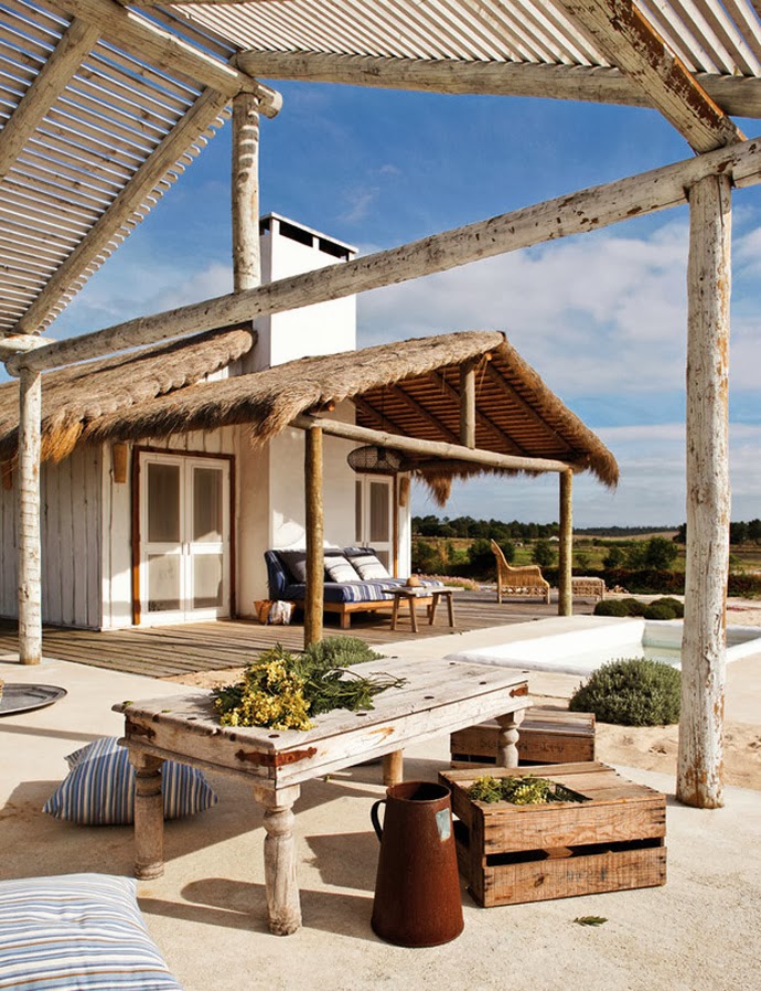 the perfect beach shack :: portugal.