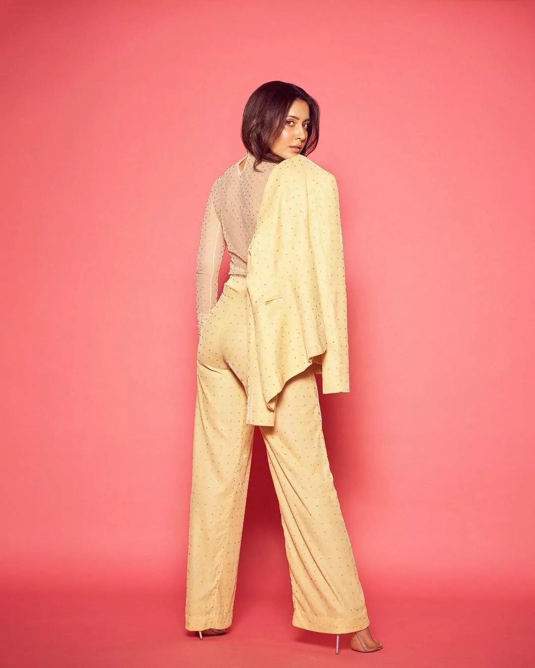 raashi-khanna-hot-looks-in-rayon-velvet-pant-suit-for-times-buisness-award raashi-khanna-hot-looks-in-rayon-velvet-pant-suit-for-times-buisness-award