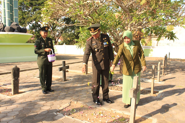 Ziarah Nasional Peringatan HUT Ke-74 Tentara Nasional Indonesia Ziarah Nasional Peringatan HUT Ke-74 Tentara Nasional Indonesia