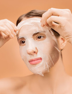 6+ Kesalahan Waktu Pakai Sheet Mask yang Buat Hasil Gak Maksimal