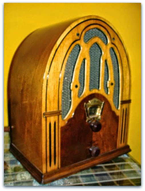 Radios de Válvulas JoseMaCurrás (Radios Antiguas) Radio Capilla