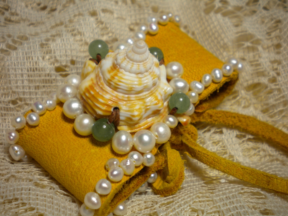 Del's Shells Seashell & Pearls Leather Cuff Bracelet