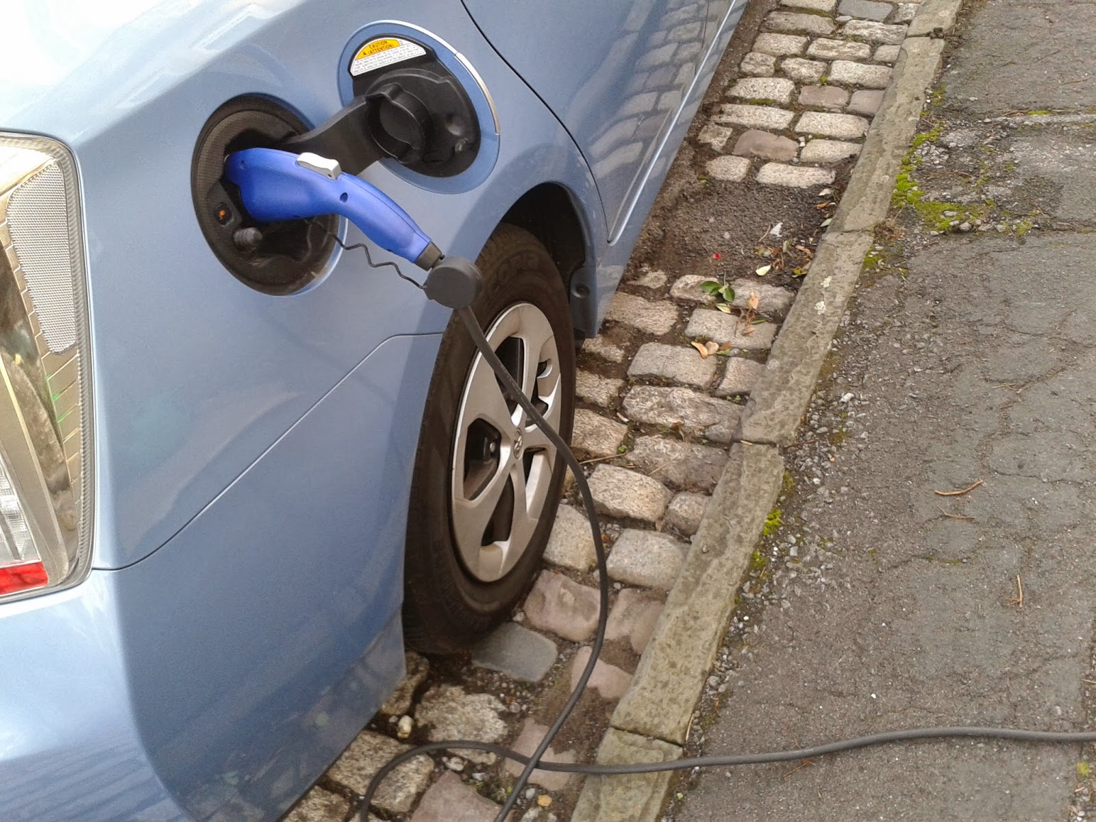 Hybrid Car Charging