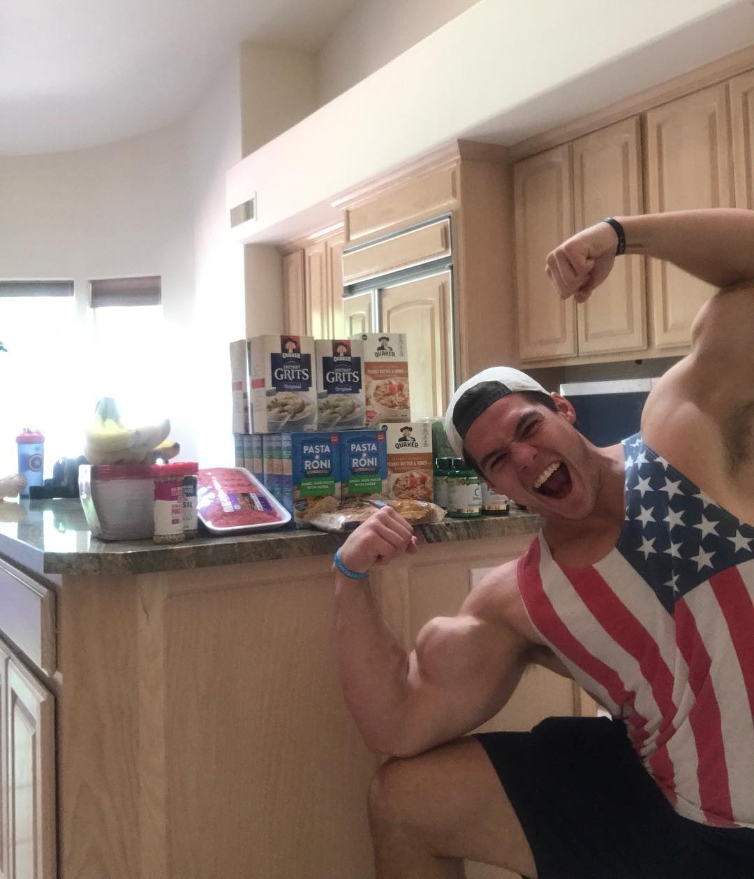 all-american-hot-college-teen-bodybuilder-bro-huge-muscle-biceps-flex