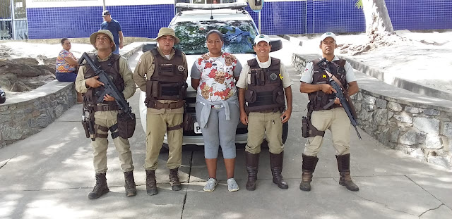 PM prende mulher com 3 kg de maconha dentro de mocroônibus em Jacobina