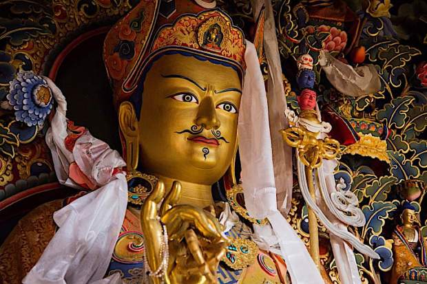 Ý nghĩa trì niệm thần chú Kim Cang Thượng Sư Liên Hoa Sanh – Vajra Guru Mantra