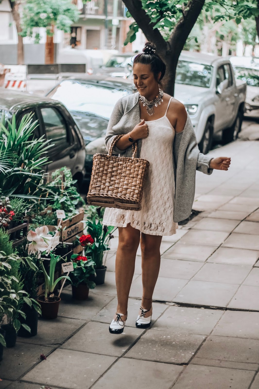 Outfit con Sweater Gris | Hey Remly