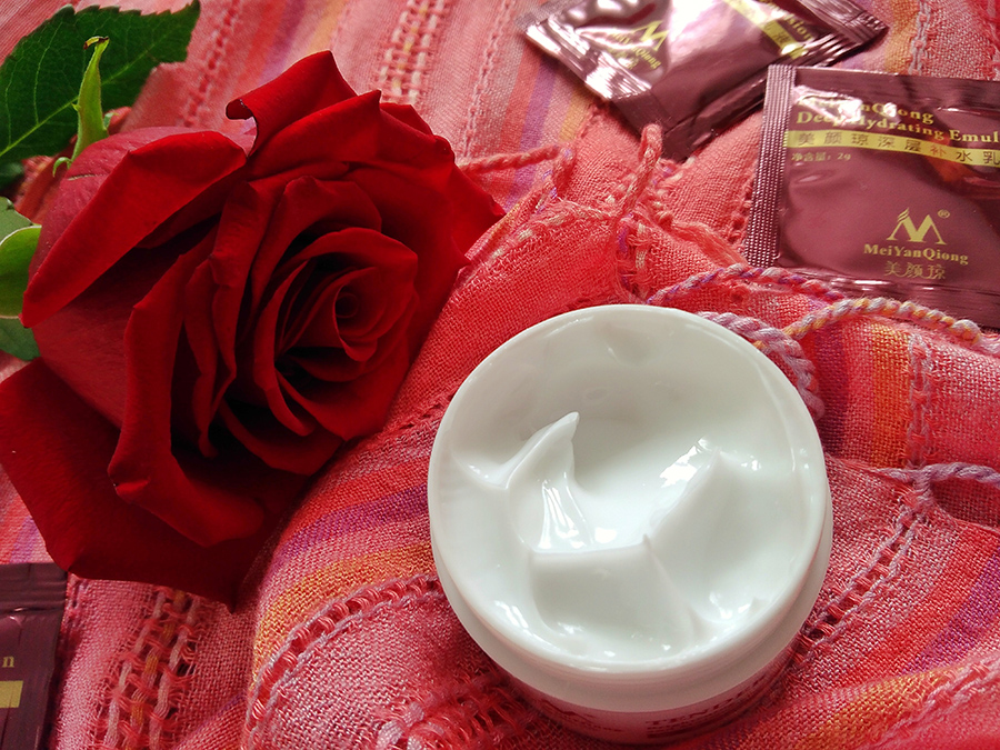 Tomamos cafecito ? УВЛАЖНЯЮЩИЙ КРЕМ ДЛЯ ЛИЦА С ОСВЕТЛЯЮЩИМ ЭФФЕКТОМ ОТ Mei Yan Qiong.