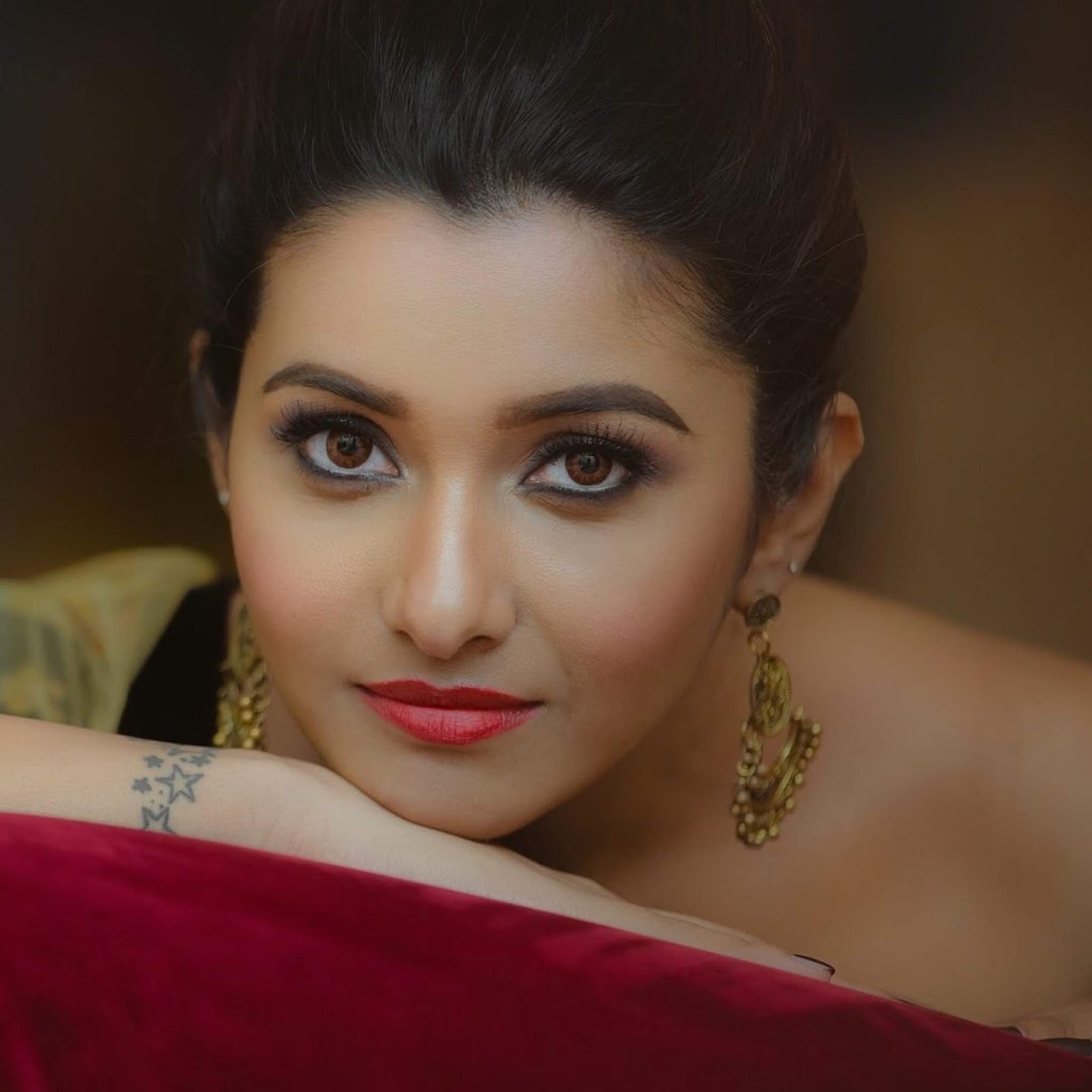 Priya Bhavani Shankar Cute and Hot Photos-Beautiful HD Pictures