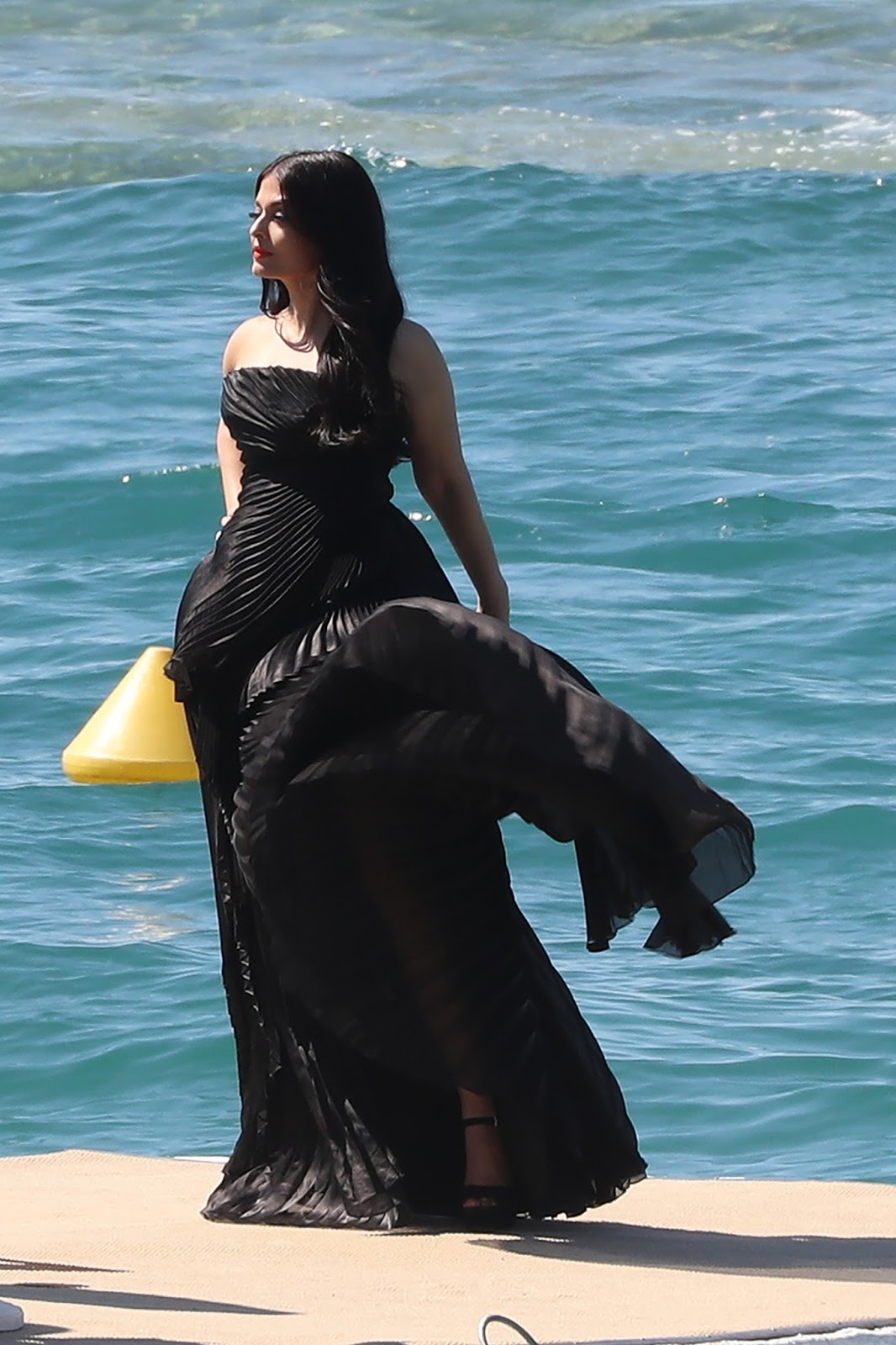 Aishwarya Rai Looks Irresistibly Sexy in Black Dress During a Photoshoot At Martinez Beach During The 70th Cannes Film Festival 2017