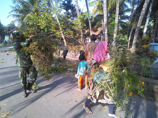 Antusiasme PKK Desa Jimbung Bersihkan Jalan TMMD Reg 105 Kodim Klaten   