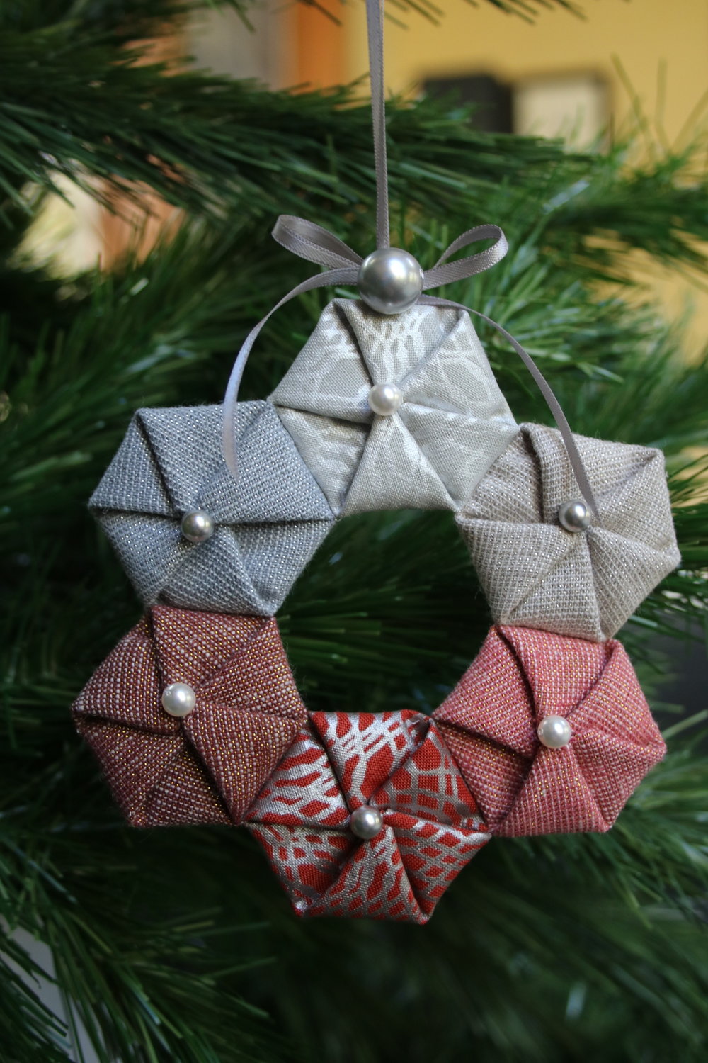 8 christmas fabric ornament tutorials | All about patchwork and quilting