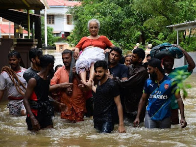 Kerala flood rescue photos - rescuing old women by volunteers and fishermen