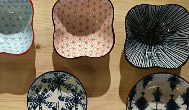藏身於傳藝中心的瓷器店，五彩繽紛的美麗碗盤們讓人好想全帶回家！