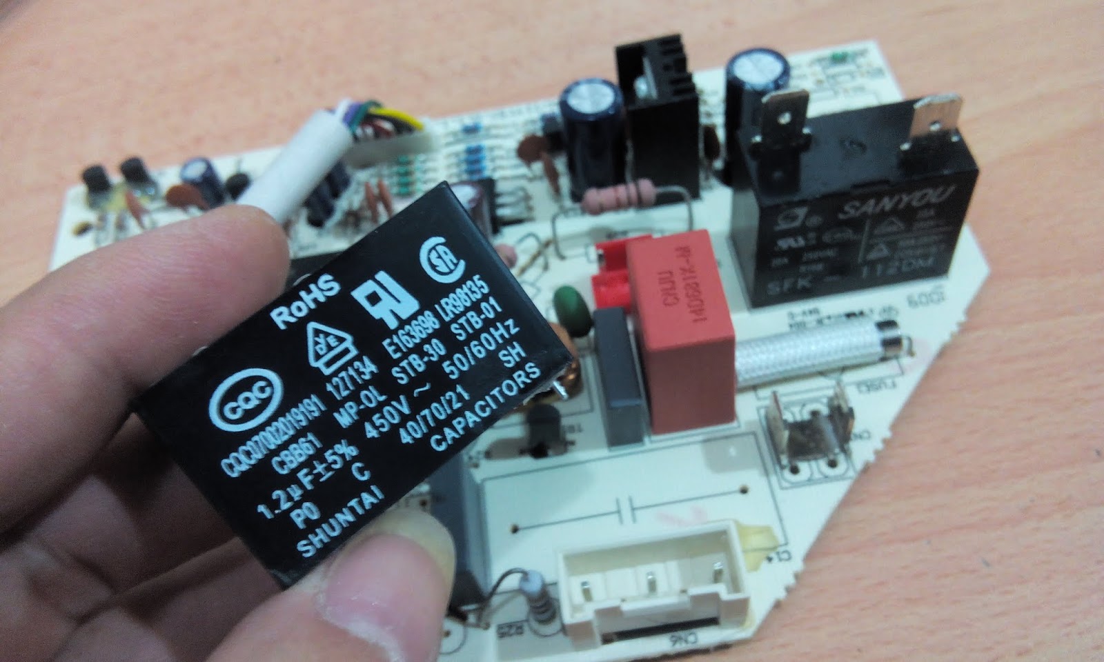 Life Begins at Forty Carrier aircon mainboard repair CEKFR32GW/I1Y(s)