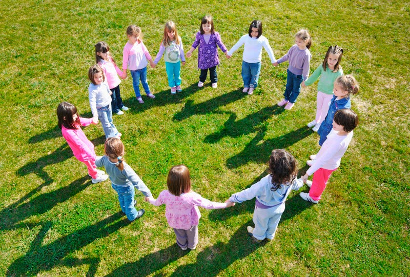 Jugando en infantil El Corro de las Patatas Jugando en infantil El Corro de las Patatas