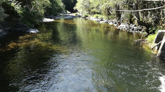 Águas cristalinas do Rio Ceira Águas cristalinas do Rio Ceira