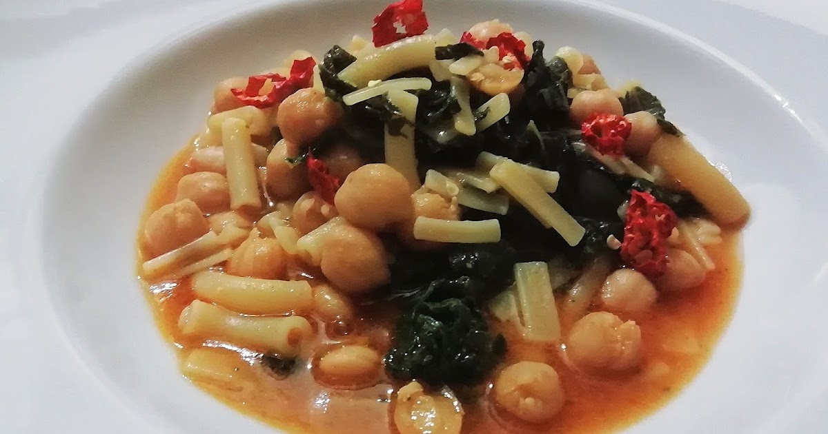 Pasta e ceci con cavolo nero.