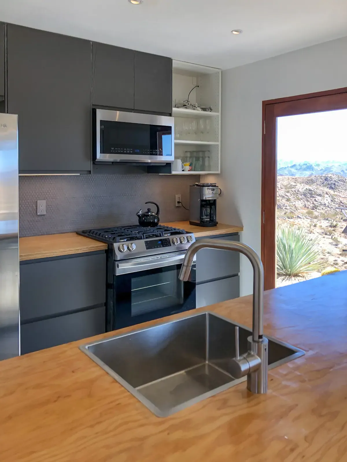 Airbnb-in-Palm-Springs-kitchen-2