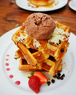 Waffle Afternoon Tea Saripetojo