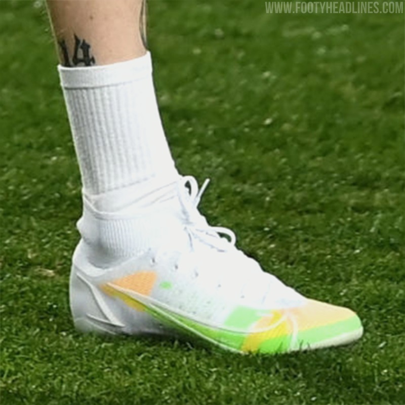 Memphis Depay & James McClean Wear Unique Nike Mercurial Boots - Here is  Why - Footy Headlines