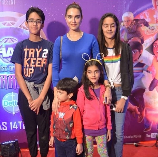Pakistani Celebrities Mothers who raised Children without effecting their career