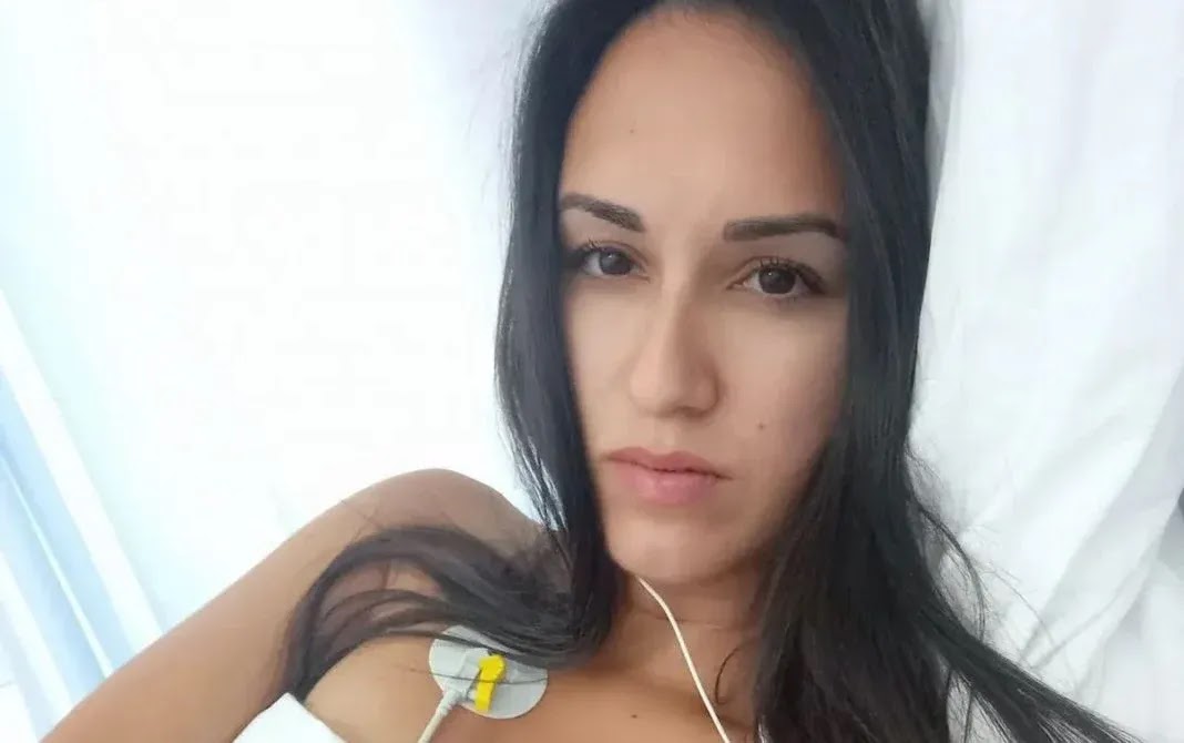 «Το εμβόλιο της Pfizer με έστειλε στο νοσοκομείο» καταγγέλλει 30χρονη εκπαιδευτικός(video) «Το εμβόλιο της Pfizer με έστειλε στο νοσοκομείο» καταγγέλλει 30χρονη εκπαιδευτικός(video)