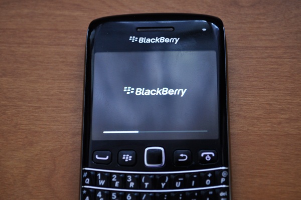 Cara Tepat dan Mudah Reset HP Blackberry [AMAN] Maulana