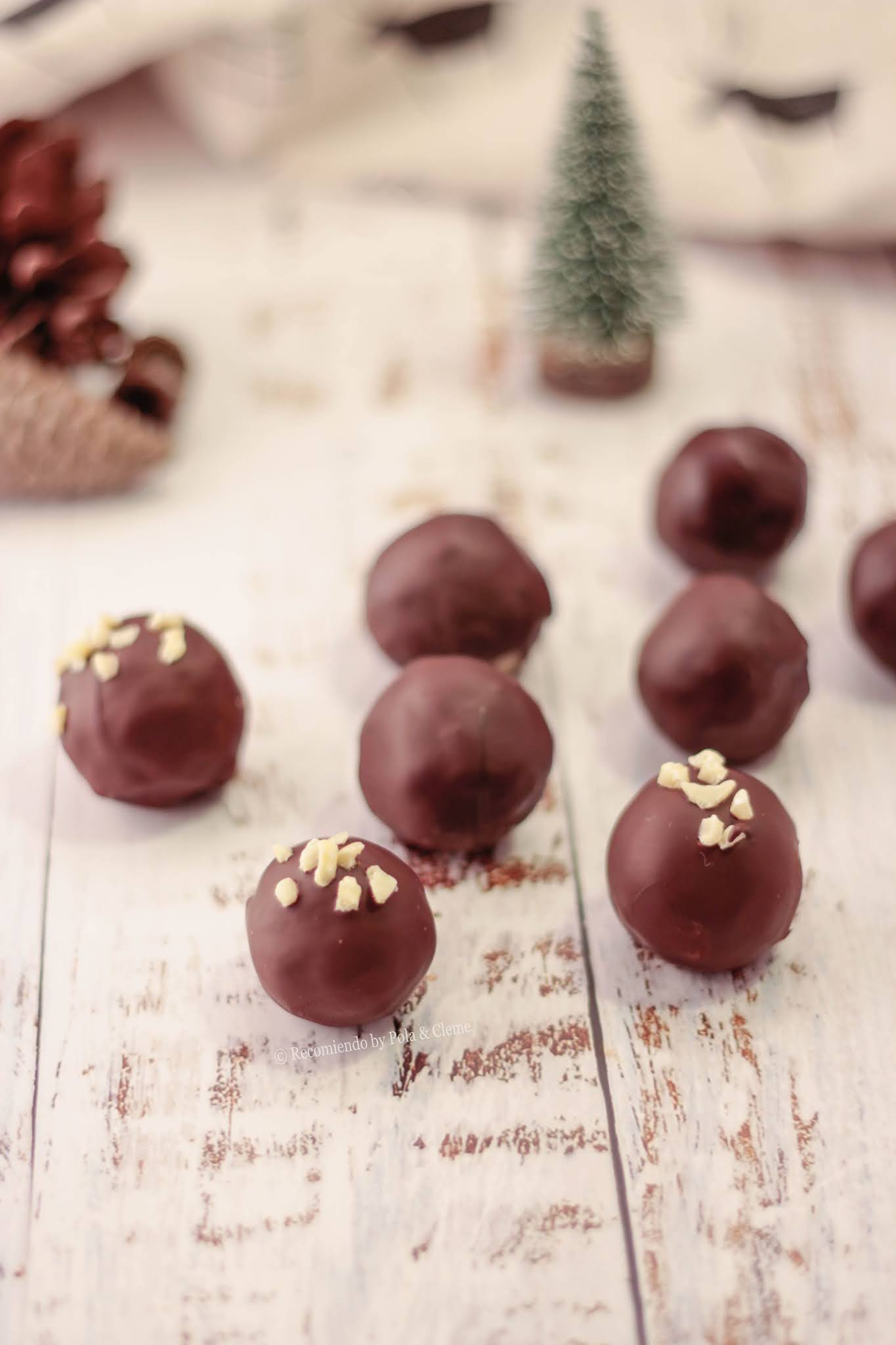 Bombones rellenos de Mazapán y Cerezas